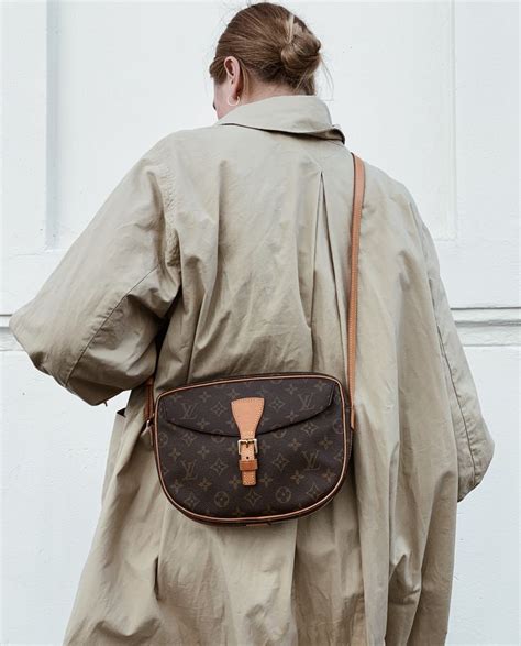 louis vuitton jeune fille fake